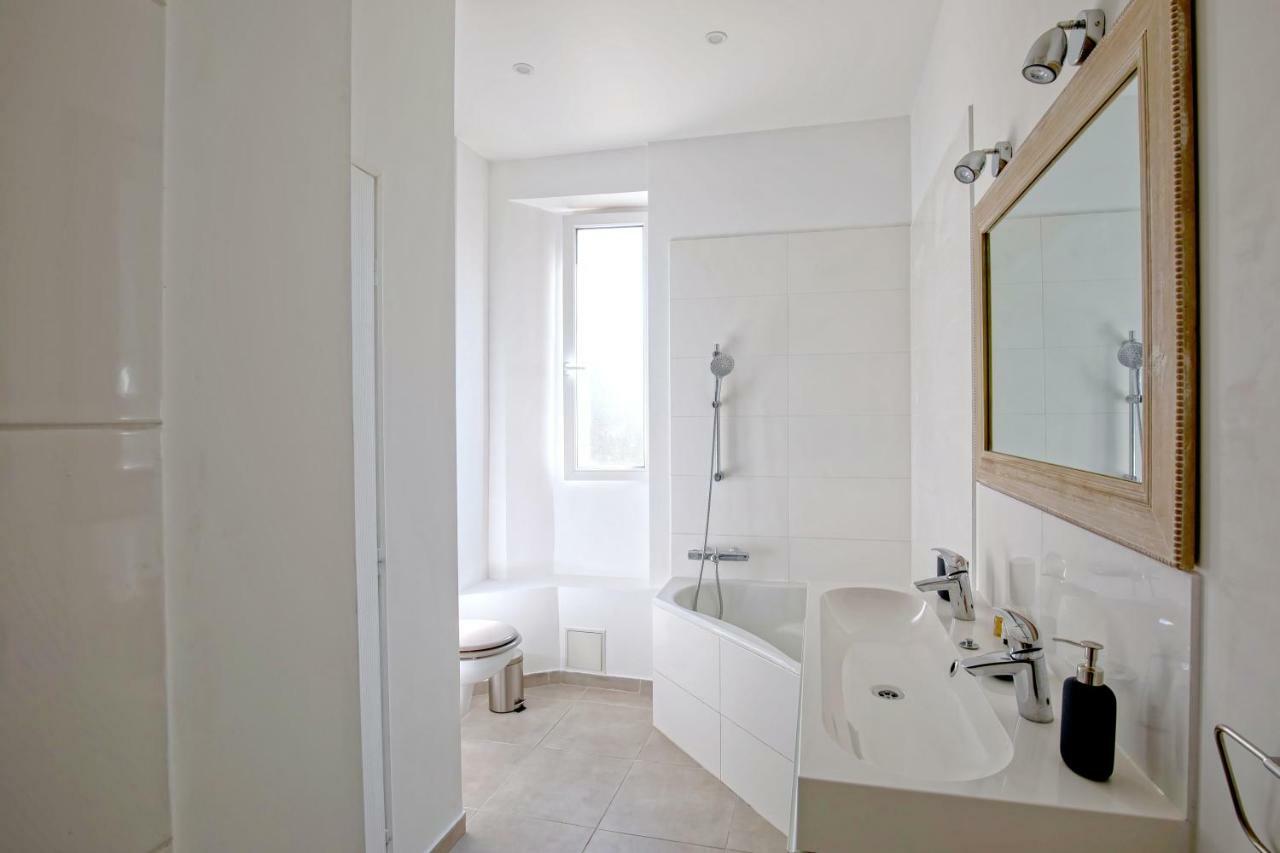 Les Menus Plaisirs Apartment Versailles Exterior photo